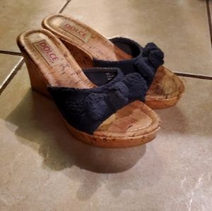 Woven bow tie wedges